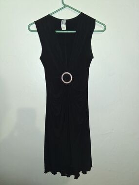 Sleeveless Black Midi Dress with Decorative Ring Detail